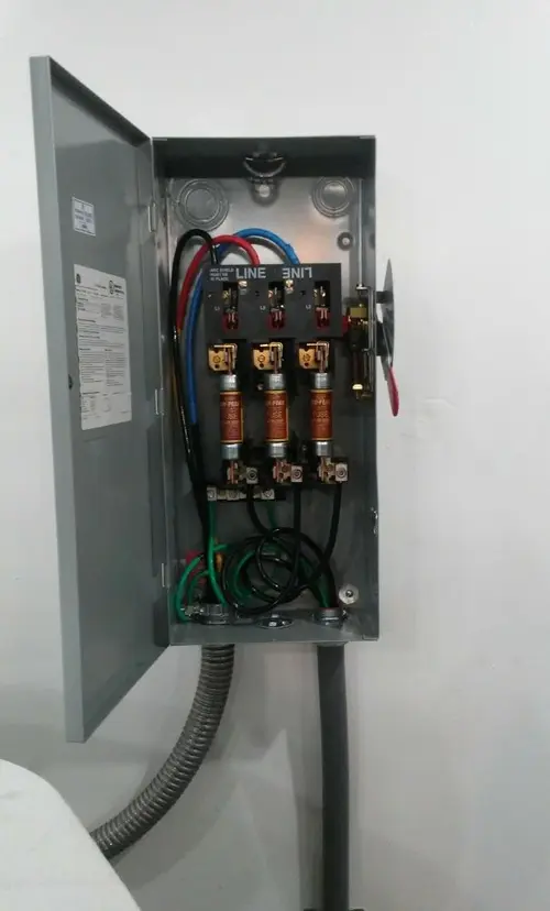 Three-phase disconnect switch installed for Smoke Detector Installation in North Alamo